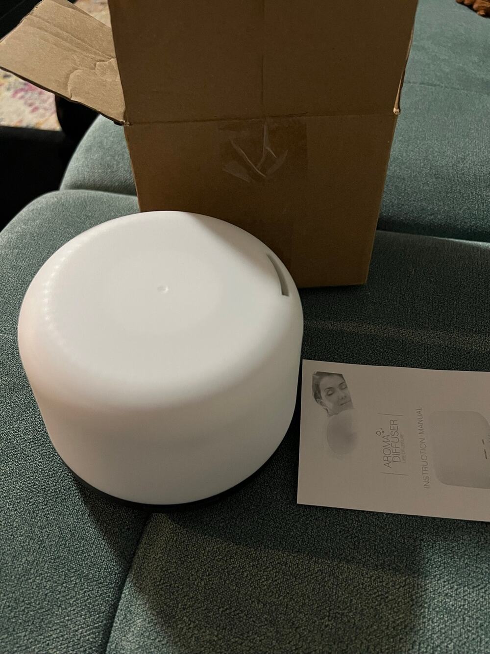 Ultrasonic Aroma Diffuser Kit with 2 Essential Oils & USB Cable - NIB